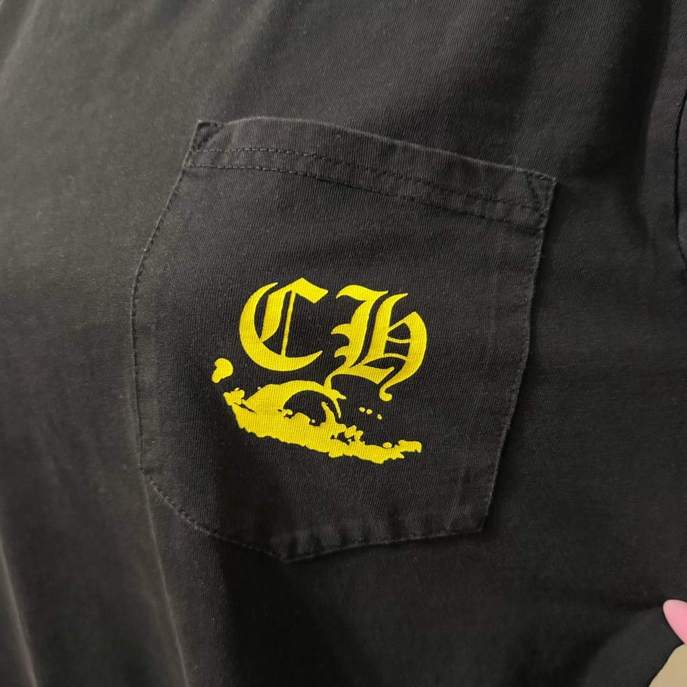 CHROME HEARTS BLACK YELLOW LOGO PRINT CH CHEST POCKET CREWNECK TEE SHIRT - Picture 3 of 10